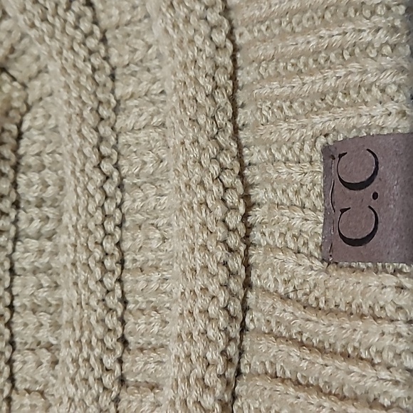 C.C CHUNKY STRETCH CABLE KNIT BEANIE HATS BUNDLE - Picture 6 of 11